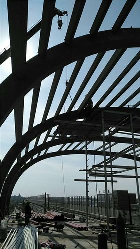 钢结构施工关键部件质量控制钢结构工程施工通常经过工厂生产和现场